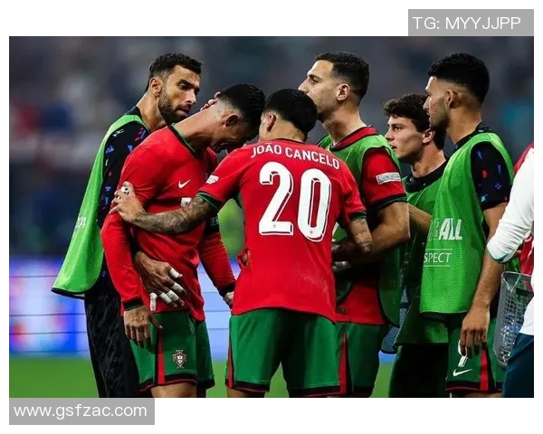 足球明星因比赛失利心如刀割泪洒赛场展现脆弱一面引发球迷共鸣