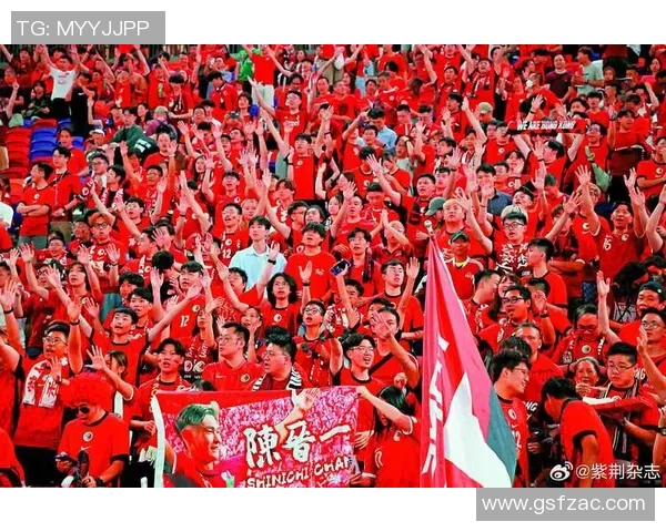 香港足球明星赛汕头激情开赛球迷热情高涨共庆足球盛宴 香港足球明星赛汕头激情开赛球迷热情高涨共庆足球盛宴