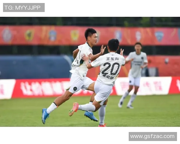 成都足球队在世锦赛积分榜上以56分稳居第一名展现强劲实力